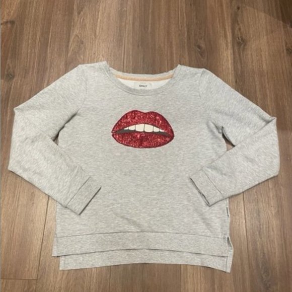Women’s top, size S, with sparkling lips design, grey color, pullover top - Picture 1 of 4